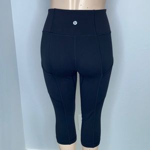 Lululemon Capri pants leggings size 4 EUC